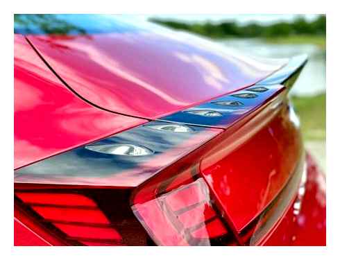 Read more about the article 2021 Hyundai Sonata Limited Hybrid Review. Hyundai з сонячним дахом